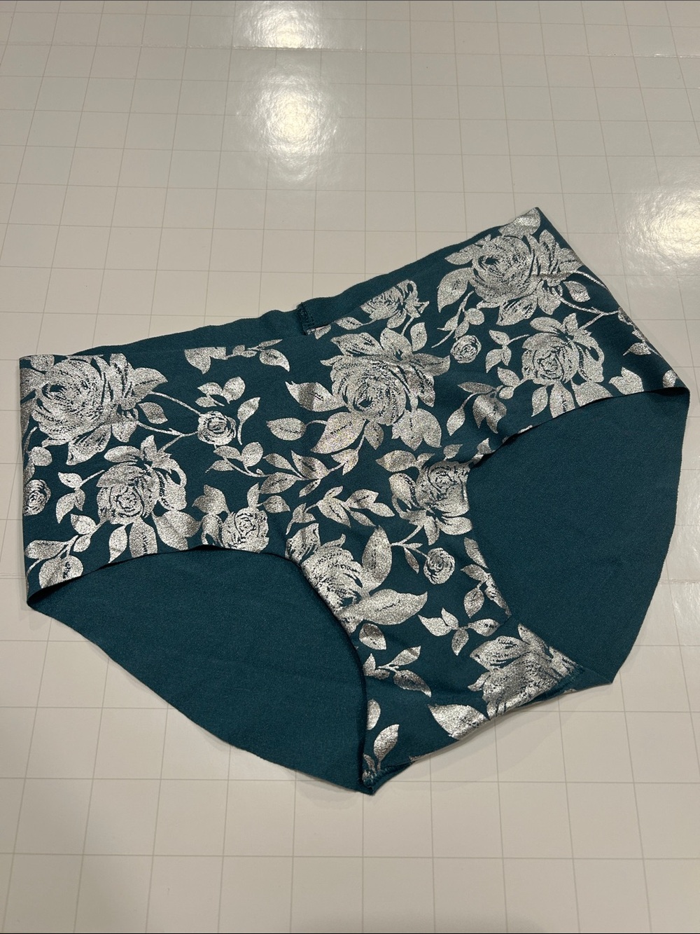 Victoria's Secret laser cut panties Green / Metallic Silver floral S
